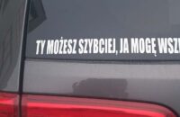 naklejka na samochodzie "ty możesz szybciej, ja mogę wszędzie"....